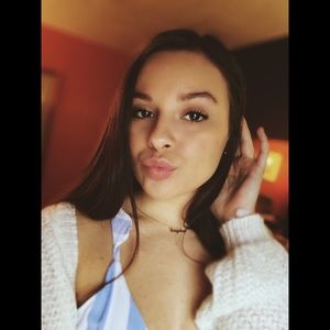 Meet your Posher, Halee